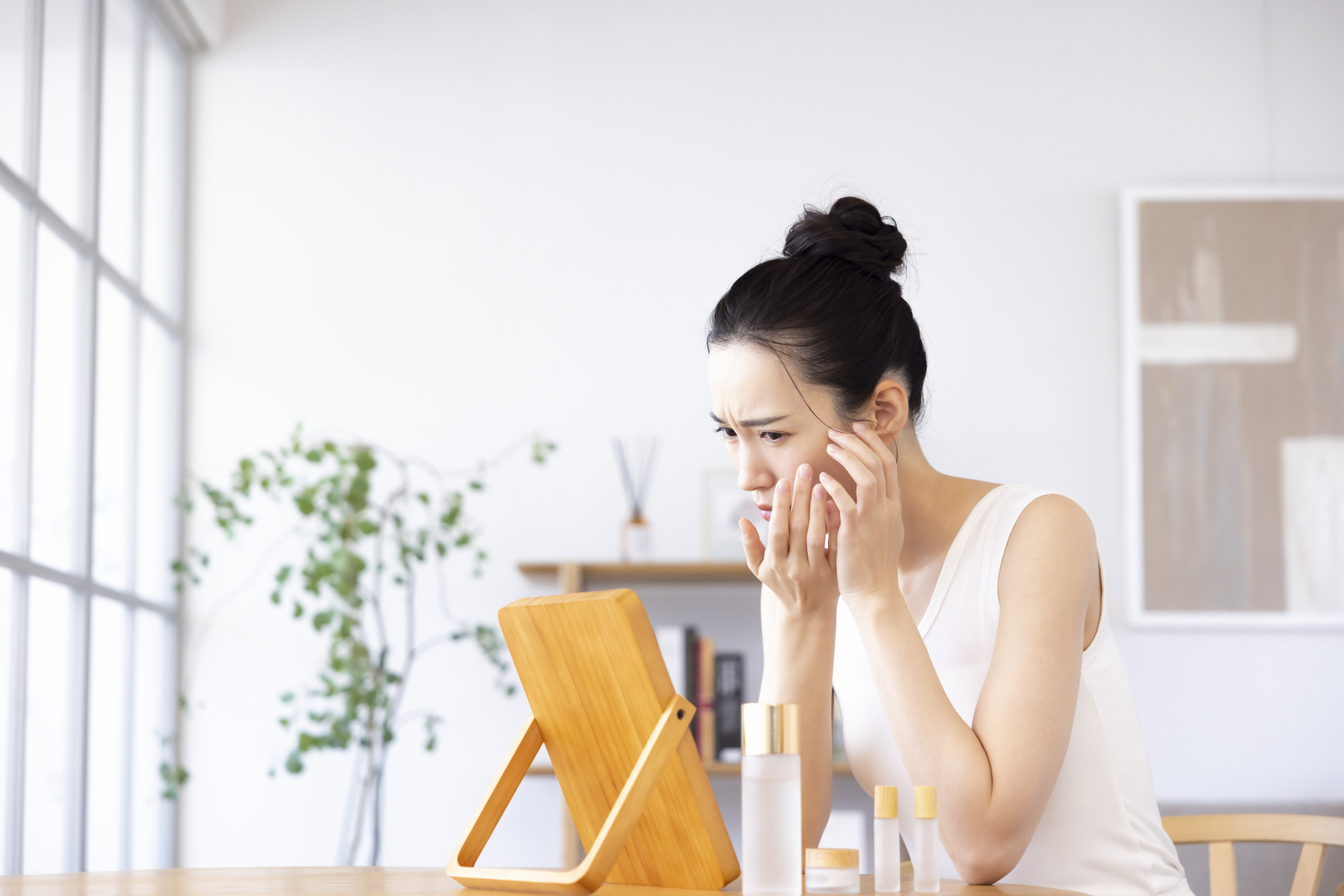 肌あれに悩む女性